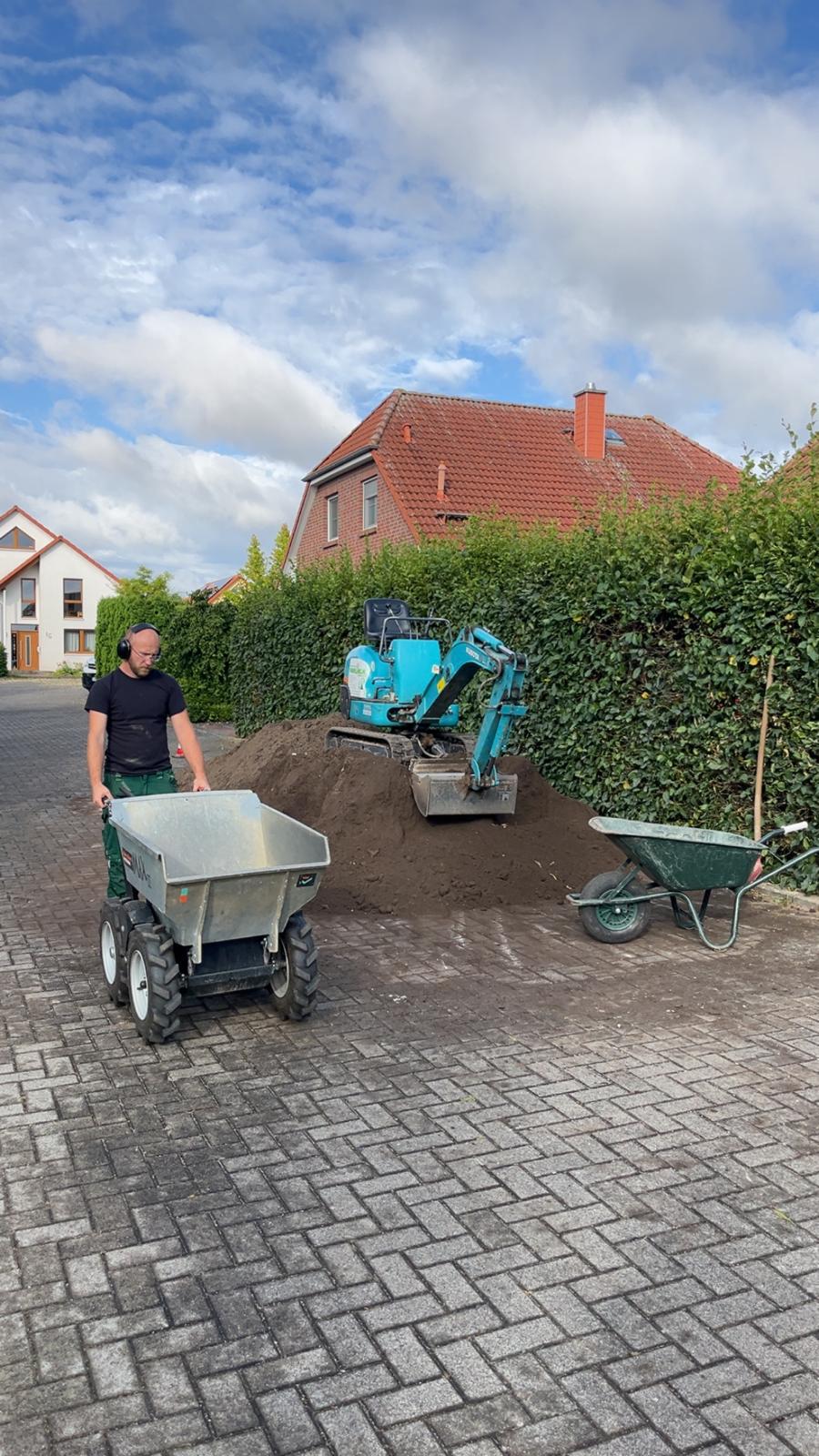 Minibagger bei Erdarbeiten